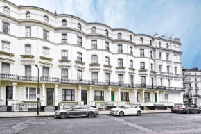 The Perfect Queensway Studio Apartment